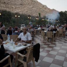 S-300 kao glavno jelo, a KALAŠNJIKOV za poneti: Neobična ponuda restorana u centru Damaska
