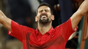 Ovo može samo Novak Đoković: Vratio dva smeča i posle 41 udarca osvojio najlepši poen na Rolan Garosu (VIDEO)