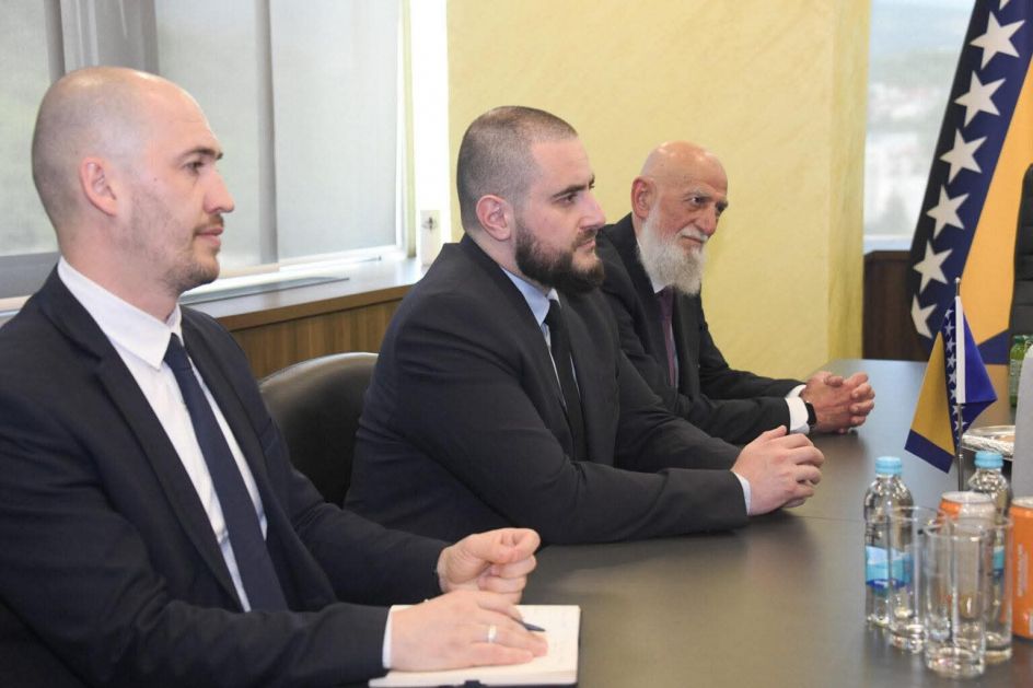 Ovo što ti radiš ministre niko iz Sandžaka ne radi, i to nam je za ponos!