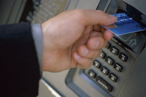 Ovo su trikovi kojima se lopovi služe da vas opljačkaju na bankomatu! 