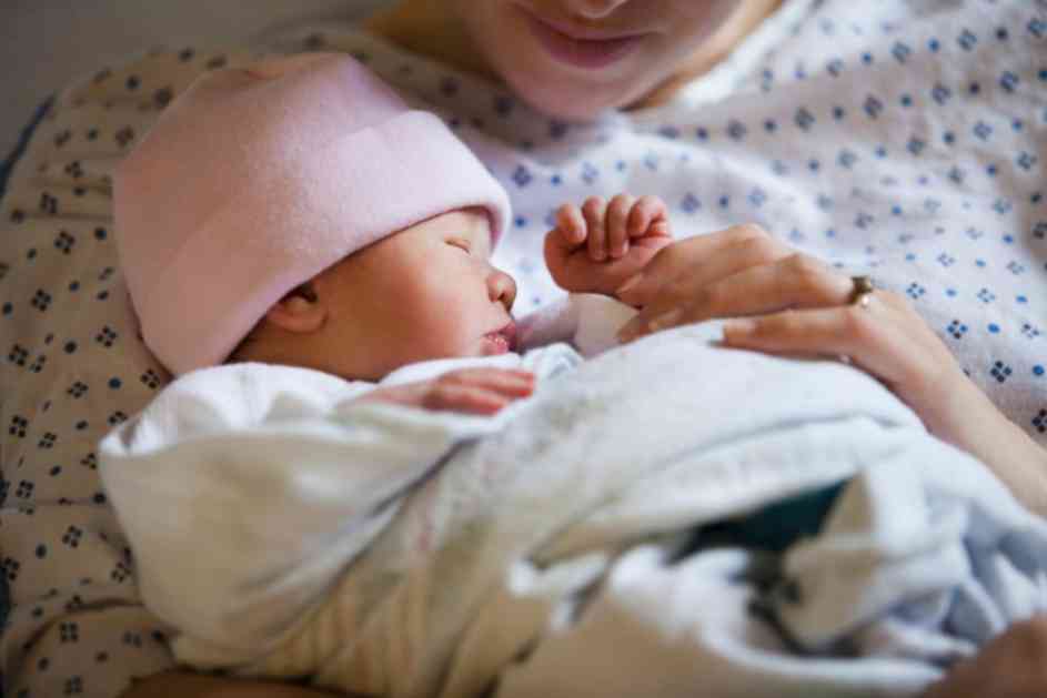 Ovu njenu odluku NIKO ne razume: Mama dvonedeljne bebe ZAPANjILA svet - i nema nameru da odustane (ANKETA)