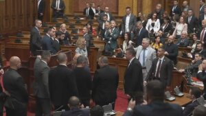„Ozvaničavanje policijske države“: Šta predstavlja ulazak kordona u plenarnu salu Skupštine Srbije?