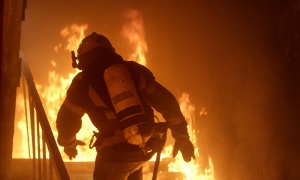 PANIKA U GRČKOJ: Požar u fabrici baterija, evakuisano pet okolnih sela! (FOTO SA LICA MESTA)