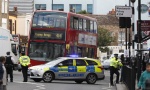 PANIKA U LONDONU: Naoružani napadač preti građanima (FOTO/VIDEO)