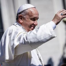 PAPA UZVRAĆA UDARAC: Vatikan zamrznuo oko 2 MILIONA EVRA sumnjivih sredstava!