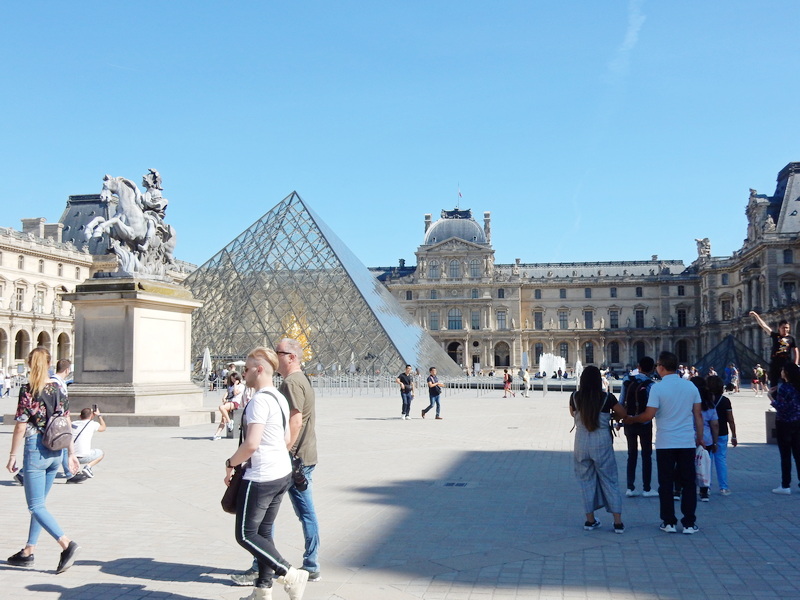 PARIZ: Grad u kome ti pripadne muka, što od lepote, a bogami i od zavisti
