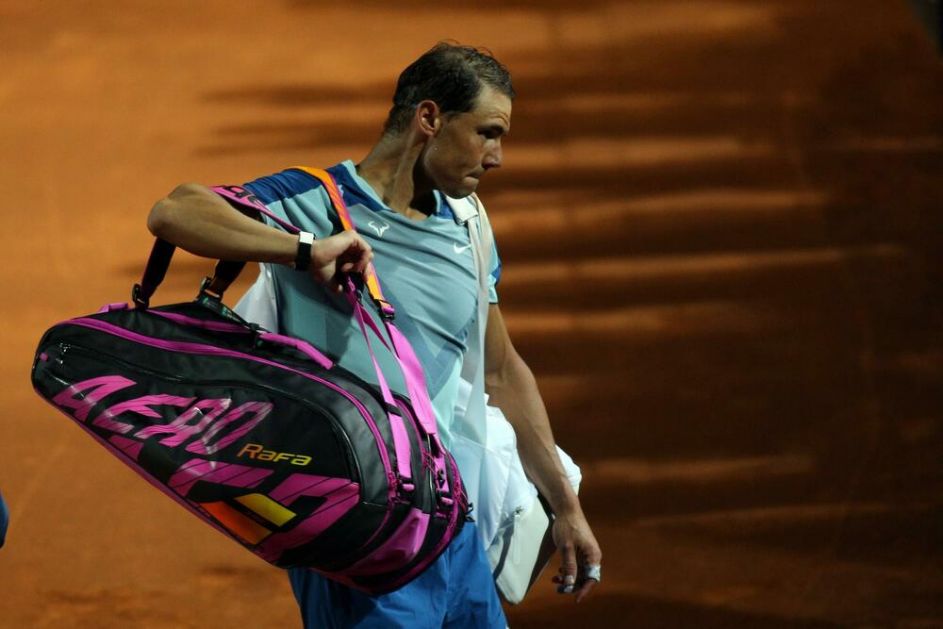 PATIO JE, BILO JE TEŠKO GLEDATI GA: Bolovi slomili Rafu u Rimu, njegovo MUČENJE komentarisao teniser koji ga je izbacio