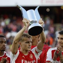 PENALI PRELOMILI NA ENGLESKU STRANU: Arsenal osvojio tradicionalni Emirejts kup (VIDEO)