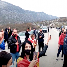PETA BLOKADA PUTA NIKŠIĆ-PODGORICA: Antivladini protesti komita u Bogetićima od 16 časova!