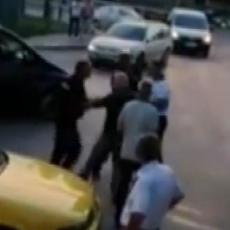 PIJANI POLICAJAC UMALO AUTOM ZGAZIO DEVOJKU: Odbio alko-test, udario kolegu, a već ima i dosije (VIDEO)