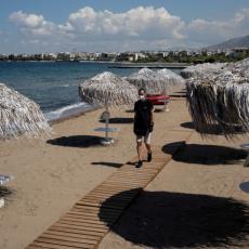 PLAŽE U GRČKOJ AVETINJSKI PRAZNE: Turista nema, ali komaraca ima koliko hoćete (VIDEO)