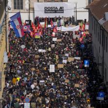PLENKOVIĆU DOSTA JE! DOLE HDZ! Hiljade ljudi na protestu protiv hrvatske vlade, evo šta traže od premijera (FOTO/ VIDEO)