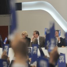 IZBORNA SKUPŠTINA SNS-A: Vučić predstavio izveštaj o radu stranke (FOTO)