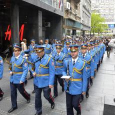 POČETAK UZ MARŠ NA DRINU: Održani promenadni defilei vojnih orkestara povodom Dana Vojske (FOTO)