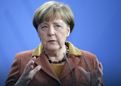 PODRŠKA NEMAČKE Merkel uverena da bi Makron bio jak predsednik
