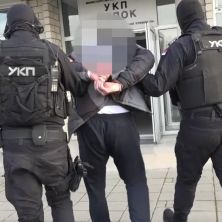 POGLEDAJTE FILMSKU AKCIJU SRPSKE POLICIJE: Uhapšeno pet članova krimi grupe, operisali širom Srbije  (VIDEO) 