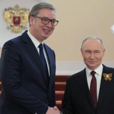 POGLEDAJTE ŠTA JE VUČIĆ DOBIO OD PUTINA Pokloni predsednika Rusije sve govore - evo koliko poštuje Srbiju i Vučića: Sat, puška, knjiga, vino