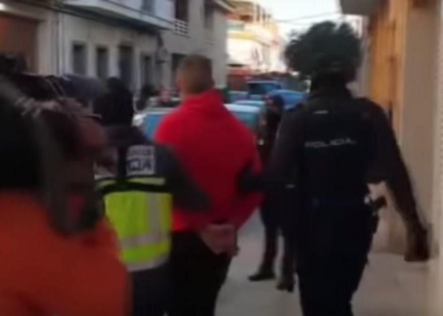 POJAVIO SE SNIMAK HAPŠENJA BRATANCA VLADANA MILOJEVIĆA: Smejao se policiji u lice! (VIDEO)