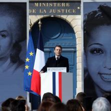 POKLON ŽENAMA: Francuska se PRVA upisala na listu ustavno dozvoljenih ABORTUSA (FOTO)