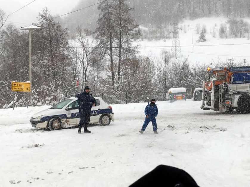 POKRENUTA AKCIJA SPASAVANJA: Sneg zarobio Momčila (56) na planini Kukavici, ponestaje mu lekova, sam je i uplašen