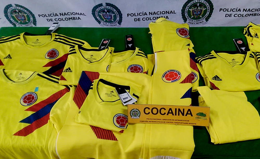 POLICIJA ZADALA UDARAC NARKO KARTELU: Presretnuti kolumbijski dresovi natopljeni kokainom