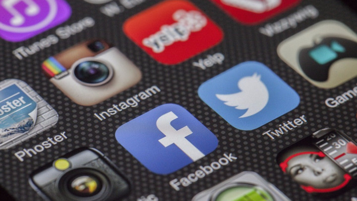POLUDEĆETE: Da li ste primetili promenu na Fejsbuku? Društvena mreža je uvela nova IRITANTNA pravila! (FOTO)