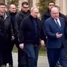 PONIZIO ZAPAD! Putin slobodno šeta Krimom dok Hag namerava da ga hapsi (VIDEO) 