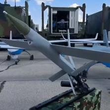 PONOS SRPSKE VOJSKE: Dron kamikaza Osica premijerno prikazan na vojnom prikazu u Batajnici (VIDEO)