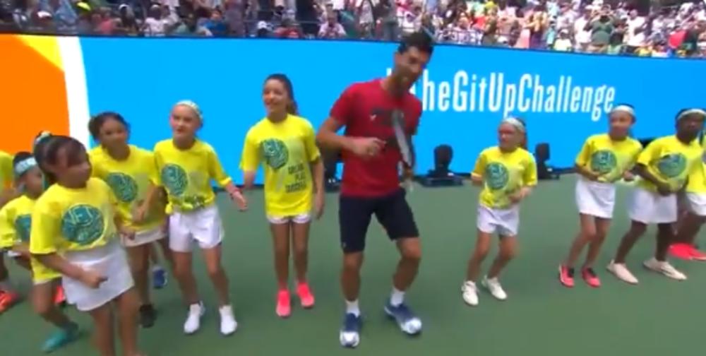 PONOVO POKAZAO KOLIKO JE VELIKI ČOVEK: Novak Đoković sa klincima plesao na US Openu i oduševio sve prisutne! Kakva LJUDINA (VIDEO)