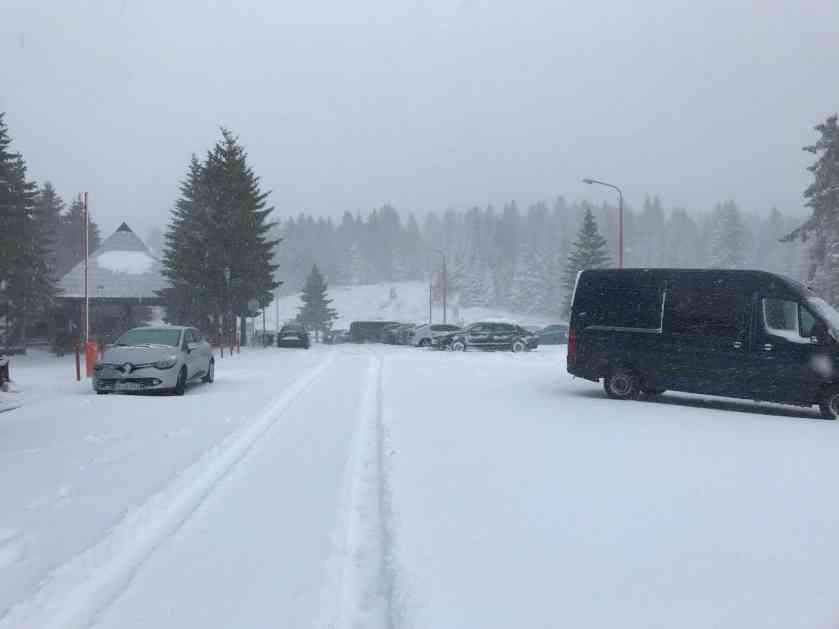 PONOVO SE ZABIJELELO U SANDŽAKU: Pao snijeg u Sjenici i Tutinu