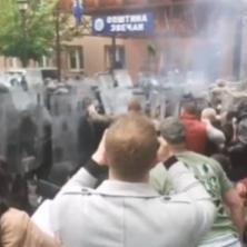 POSLE OVOG KFOR KRENUO U NAPAD: Srbi sedeli mirno kada je počeo haos u Zvečanu (VIDEO)