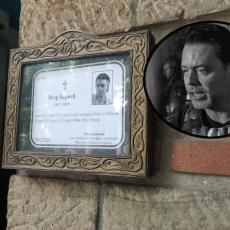 POSLEDNJI POZDRAV IGORU PERVIĆU Porodica i prijatelji na Novom groblju, Čkaljina unuka neutešna (FOTO)