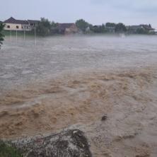 POTOP I NEMILE SCENE KOD KOMŠIJA: Snažno nevreme izazvalo HAOS  - poplavljeni putevi, ulice, čak i jedan vrtić (FOTO)