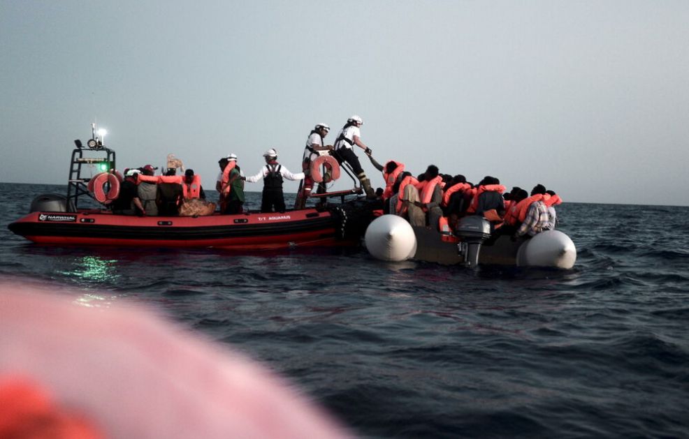 POTRAGA U SREDOZEMNOM MORU Nestali brodovi prepuni migranata, pronađeno 10 tela koja su plutala u blizini prevrnutog gumenog čamca