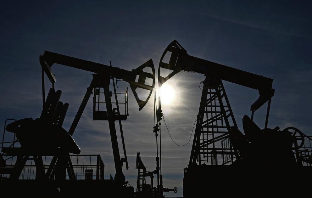 POVEĆANA POTRAŽNJA I OGRANIČENA PONUDA: Cena nafte najvišem nivou u poslednja dva i po meseca