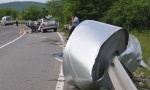 POVREĐEN VOZAČ „RENOA“: Rolna lima teška oko devet tona smrvila auto (FOTO)