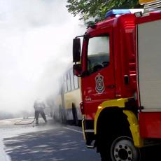 POŽAR NA NOVOM BEOGRADU: Vatrogasci i policija na licu mesta (FOTO)