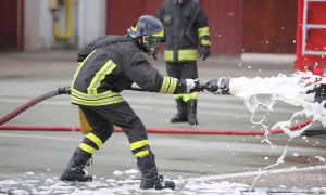 POŽAR NA PALILULI: Vatrogasci poslati odmah na lice mesta, jedna osoba se nagutala dima! (FOTO, VIDEO)