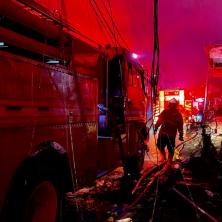 POŽAR U BORU! Gori železnička stanica, vatrogasci se bore se velikom plamenom! (FOTO)