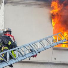 POŽAR U CENTRU BEOGRADA: Vatra buknula u jednoj od najpoznatijih zgrada u prestonici