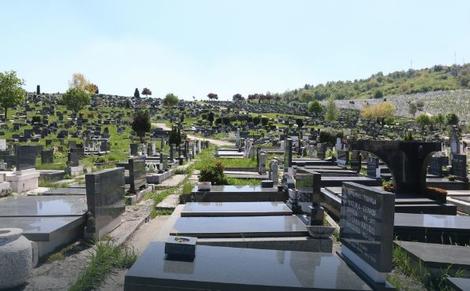 PRAKSA POGREBNIKA VAN OSTATKA EVROPE Prekopavaju grobove Srba u Sarajevu