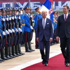 PRAZNIK PROSLAVITE U MIRU I BLAGOSTANJU Vučić čestitao Dan nezavisnosti građanima Amerike i predsedniku Bajdenu (FOTO)