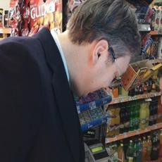 PREDSEDNIK IZNENADIO PRODAVAČICU! Ovako je Vučić kupovao namirnice u marketu u selu Glogonj! (FOTO)