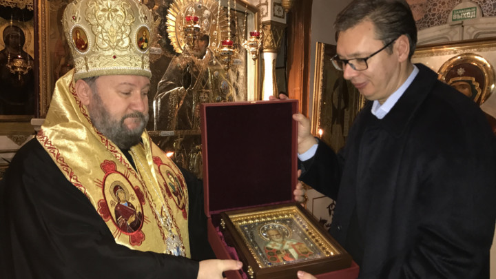 PREDSEDNIK VUČIĆ OBELEŽIO KRSNU SLAVU U MOSKVI: Od vladike Antonija dobio na poklon ikonu Svetog Nikole! (FOTO)