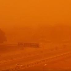 PRELEPO I ZASTRAŠUJUĆE: Prizor koji ODUZIMA DAH, pustinjska oluja progutala Deir ez Zor (VIDEO)