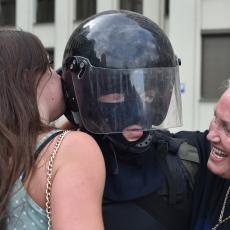 PREOKRET U BELORUSIJI: Policija uradila nešto što može promeniti tok demonstracija