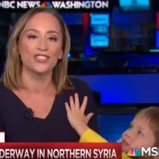 PRESLATKO: Novinarku NBC u živom programu prekinuo sin koji bi da se druži (VIDEO)
