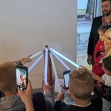 PRILIKA DA SE ZAVIRI U ŽIVOT I DELO NAJVEĆEG NAUČNIKA! Izložba Muzeja Nikole Tesle očarala publiku u Pljevljima (FOTO)