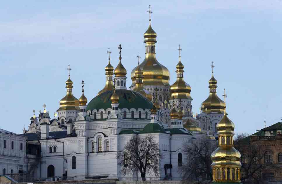 PRITISAK NA RUSKU PRAVOSLAVNU CRKVU U UKRAJINI: Policija pretresa domove sveštenika u nekoliko gradova!