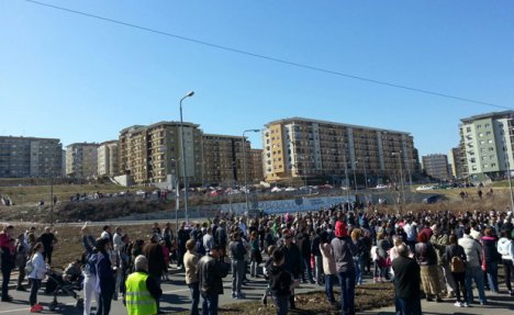 PROTEST ISPRED VLADE SRBIJE: Stanari naselja Stepa traže školu i vrtić